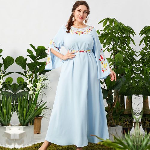 Robe ceinturée brodé fleur manches fendues - SHEIN - Modalova