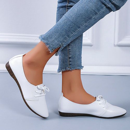 Chaussures plates minimaliste à lacets - SHEIN - Modalova