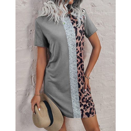 Robe t-shirt léopard à blocs de couleurs - SHEIN - Modalova