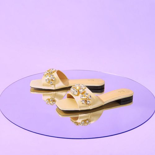 Sandales plates en satin à détail bijoux - SHEIN - Modalova