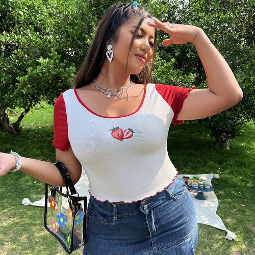 T-shirt à imprimé fraise à ourlet ondulé - SHEIN - Modalova
