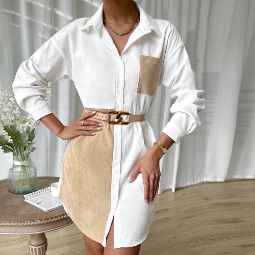 Robe chemise à blocs de couleurs patch à poche (sans ceinture) - SHEIN - Modalova