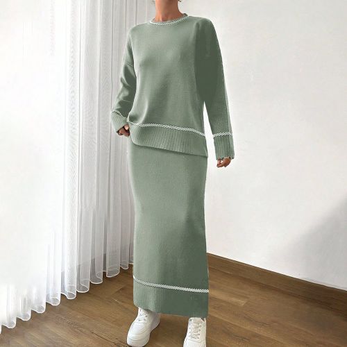 Ensemble pull et jupes avec col rond, épaules tombantes, motif à rayures et couleur unie - SHEIN - Modalova