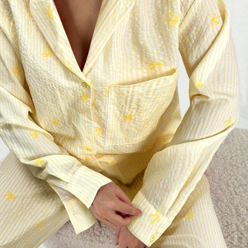 Nouveau ensemble assorti casual de chemise et pantalon à imprimé de rayures rouges et blanches, polyvalent pour le port intérieur et extérieur - SHEIN - Modalova