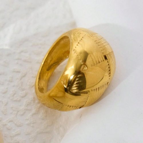 Mazuer Bague en acier inoxydable de conception haut de gamme en style rétro européen et américain doré, avec une grosse tête exagérée à motif - SHEIN - Modalova
