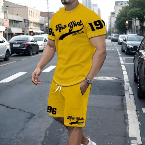 Pièces/Set T-shirt à manches courtes et shortss, tenue d'été. Top col ras-du-cou imprimé et shorts de style athlétique - SHEIN - Modalova