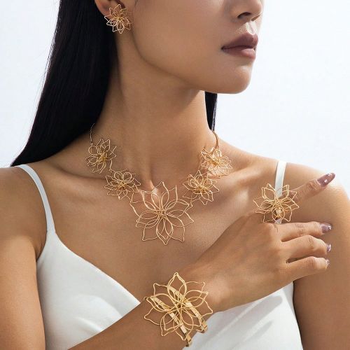Set de style vacancess, collier pendentif fleur creuse exagérée en or sexy, 1 paire de boucles d'oreilles, 1 bague, 1 bracelet, ensemble de bijoux - SHEIN - Modalova
