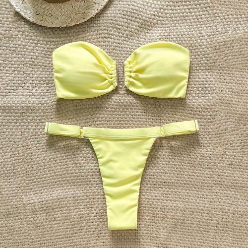 Ensemble de 2 pièces pour le printemps/été s : Top à col ras-du-cou de couleur unie avec décoration métallique et string bikini minimaliste - SHEIN - Modalova