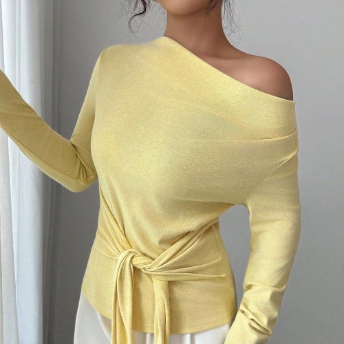 T-shirt à col asymétrique tricoté, taille resserrée. Top minimaliste et élégant avec lien - SHEIN - Modalova