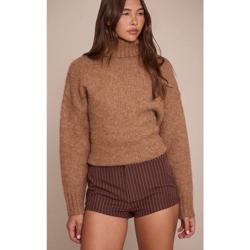 Short Taille Haute Effet Peau De Pêche Coupe Ajustée | Taille 42 - PrettyLittleThing - Modalova