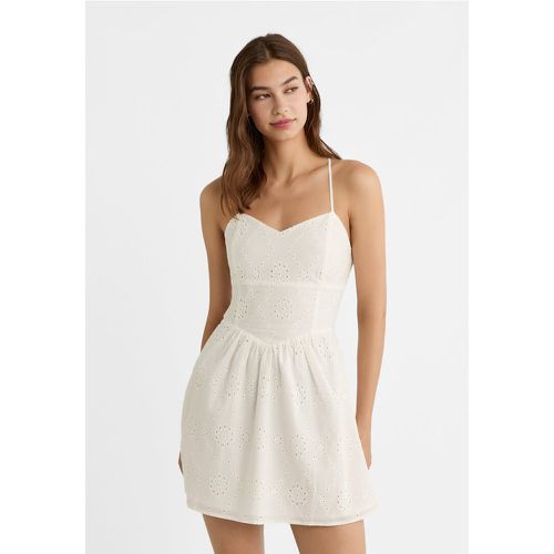 Robe courte brodée à dos croisé XS - Stradivarius - Modalova