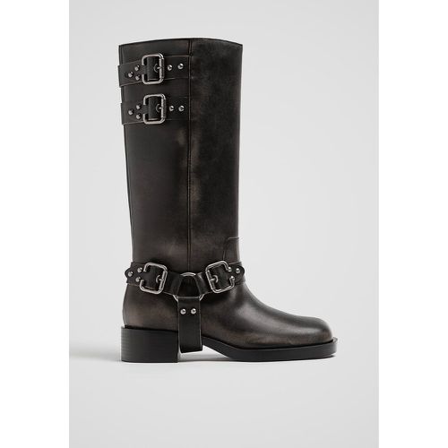 Bottes plates effet usé avec boucles 35 - Stradivarius - Modalova