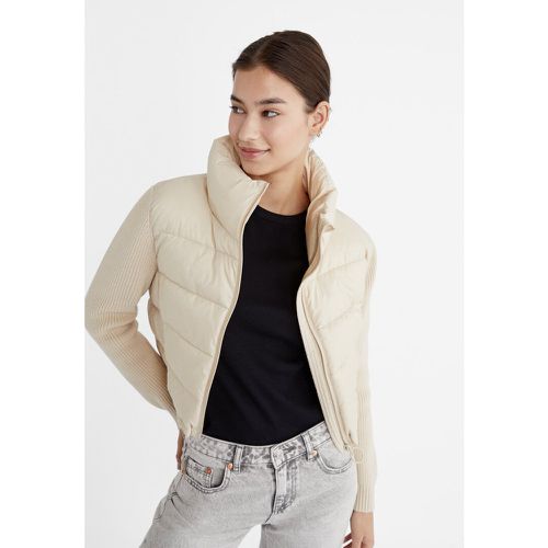 Blouson matelassé à manches tricot Écru L - Stradivarius - Modalova