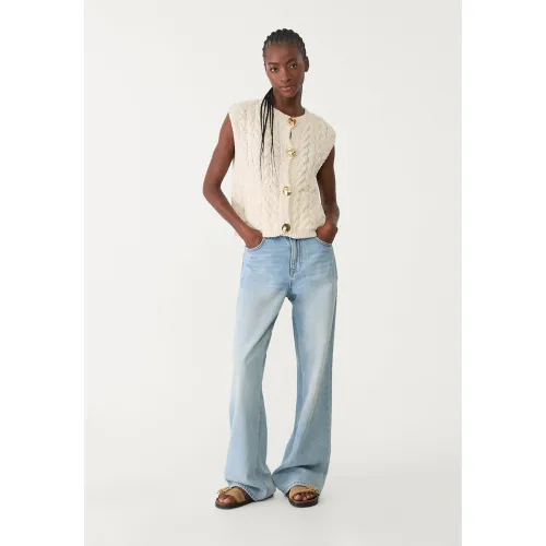 Veste sans manches en maille tressée avec boutons dorés XS - Stradivarius - Modalova