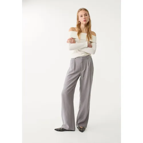 Pantalon droit fluide à pinces 32 - Stradivarius - Modalova