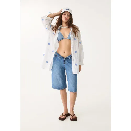 Longue chemise fluide brodée de coquillages XS - Stradivarius - Modalova