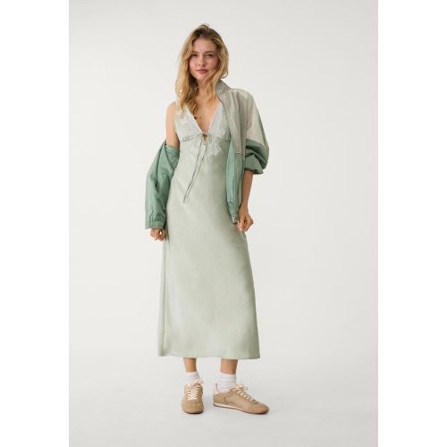 Robe midi satinée dentelle XS - Stradivarius - Modalova