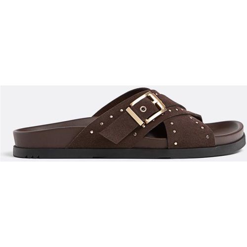 Sandales plates en cuir à clous 35 - Stradivarius - Modalova