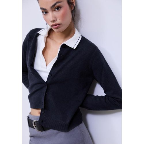 Gilet en maille à boutons au toucher doux XS - Stradivarius - Modalova