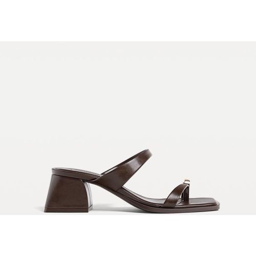 Sandales à talon détail métallique 35 - Stradivarius - Modalova