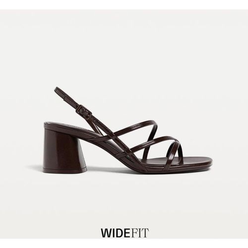 WIDE FIT. Sandales talon large 35 - Stradivarius - Modalova