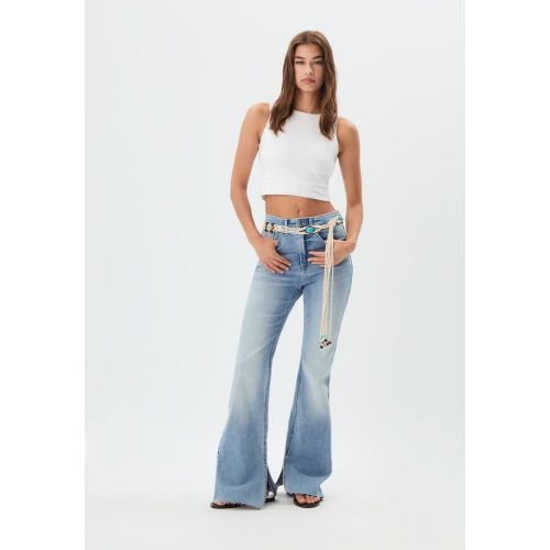 Jean flare slit DENIM BLEU MOYEN DÉLAVÉ 32 - Stradivarius - Modalova