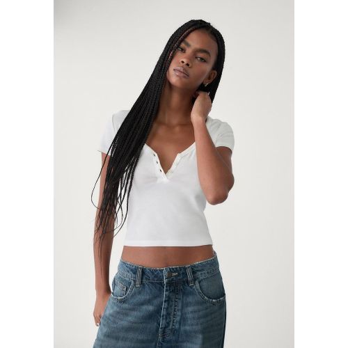 T-shirt manches courtes boutonné Écru XS - Stradivarius - Modalova