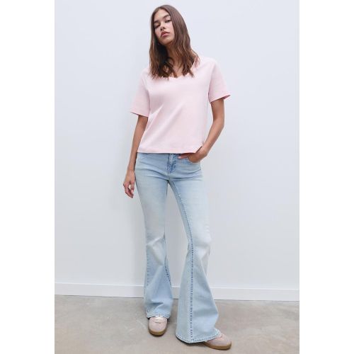 D04 Jean flare taille basse DENIM BLEU CLAIR DÉLAVÉ 32 - Stradivarius - Modalova