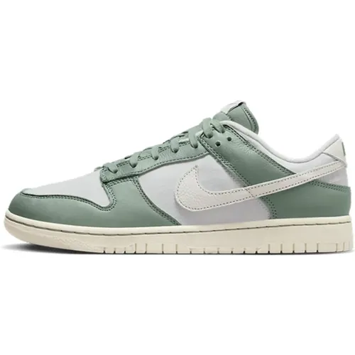 Nike - Shoes > Sneakers - Green - Nike - Modalova