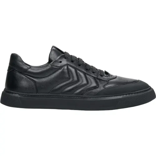 Estro - Shoes > Sneakers - Black - Estro - Modalova