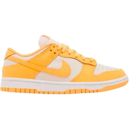 Nike - Shoes > Sneakers - Orange - Nike - Modalova