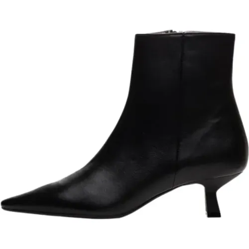 Shoes > Boots > Heeled Boots - - Poche Paris - Modalova