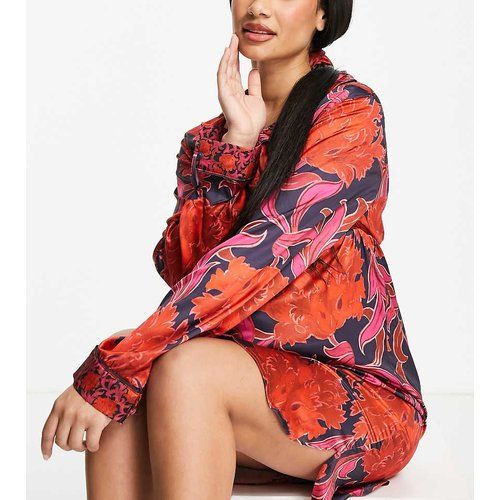 Coffret cadeau chemise de nuit satinée et chouchou avec sac assorti - Rouge et rose fleuri - Hope & Ivy Maternity - Modalova