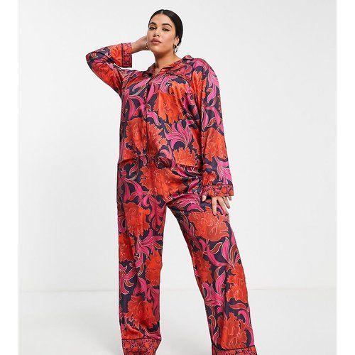 Coffret cadeau pyjama satiné et chouchou avec sac assorti - Rouge et rose fleuri - Hope & Ivy Plus - Modalova