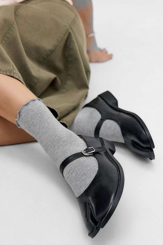 Chaussettes Tabi à bords à volants en taille: TAILLE UNIQUE - Out From Under - Modalova