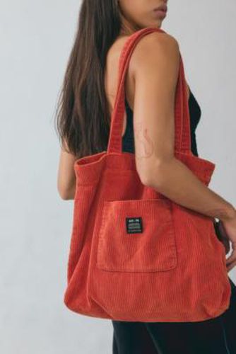 UO - Fourre-tout en velours côtelé avec poche par en Red - Urban Outfitters - Modalova