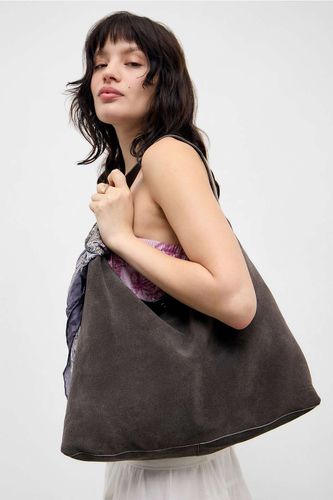 Sac à bandoulière en suède UO par en taille: TAILLE UNIQUE - Urban Outfitters - Modalova