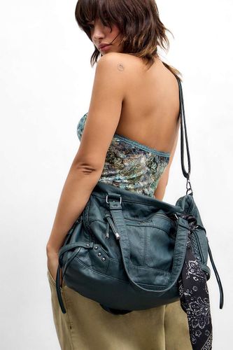 Sac Cindy en simili cuir lavé avec détail foulard en taille: TAILLE UNIQUE - BDG - Modalova