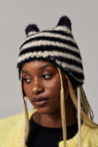 UO - Bonnet tricoté avec cache-oreilles par en taille: TAILLE UNIQUE - Urban Outfitters - Modalova