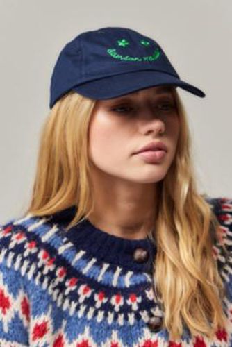 Casquette Brodée Exclusive UO en taille: TAILLE UNIQUE - Damson Madder - Modalova