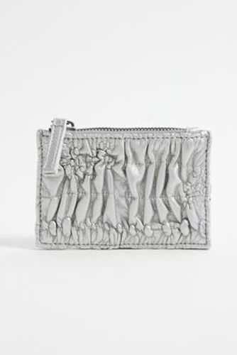 Ruched Coin Purse par en taille: TAILLE UNIQUE - Urban Outfitters - Modalova