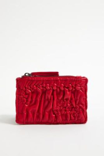 Ruched Coin Purse par en taille: TAILLE UNIQUE - Urban Outfitters - Modalova