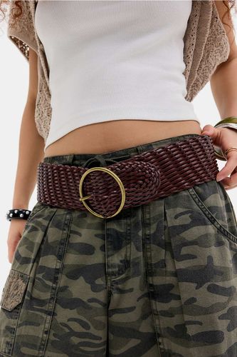 Ceinture tressée large en simili cuir UO par en taille: Small/Medium - Urban Outfitters - Modalova