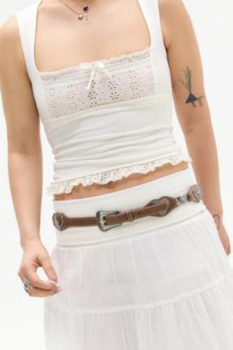 Ceinture mini western à breloques caur UO par en taille: Small/Medium - Urban Outfitters - Modalova