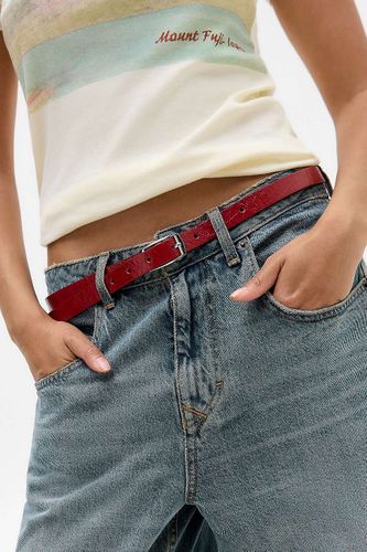 Ceinture en simili cuir super skinny UO par en taille: Medium/Large - Urban Outfitters - Modalova