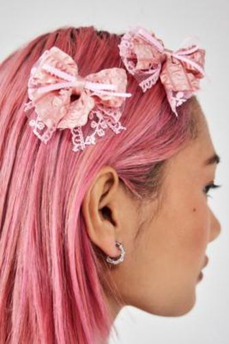 Crinkle Lace Bow Clips 2-Pack par en Rose - Urban Outfitters - Modalova