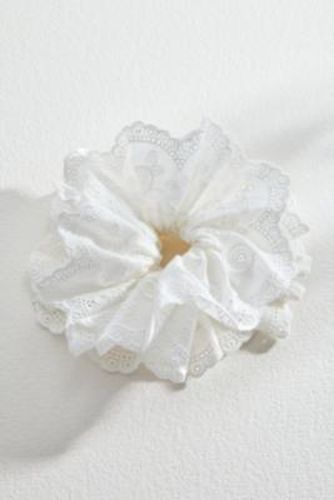 Cotton Lace Scrunchie par en taille: TAILLE UNIQUE - Urban Outfitters - Modalova