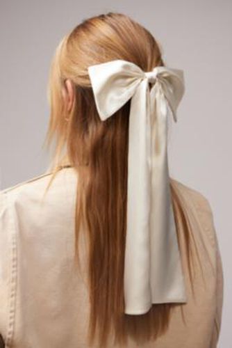 Barrette à cheveux surdimensionnée avec naud en satin par en Cream - Urban Outfitters - Modalova