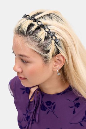 Bandeau à pinces multiples UO par en taille: TAILLE UNIQUE - Urban Outfitters - Modalova