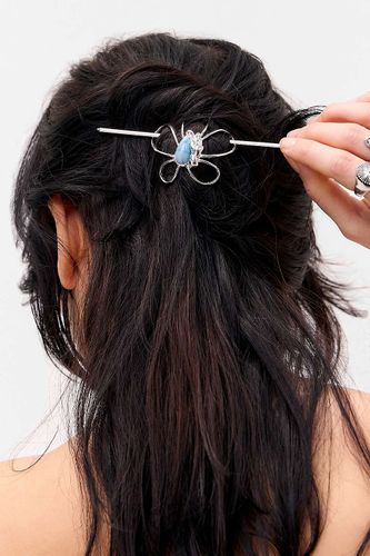 Épingle à cheveux fleur UO par en taille: TAILLE UNIQUE - Urban Outfitters - Modalova